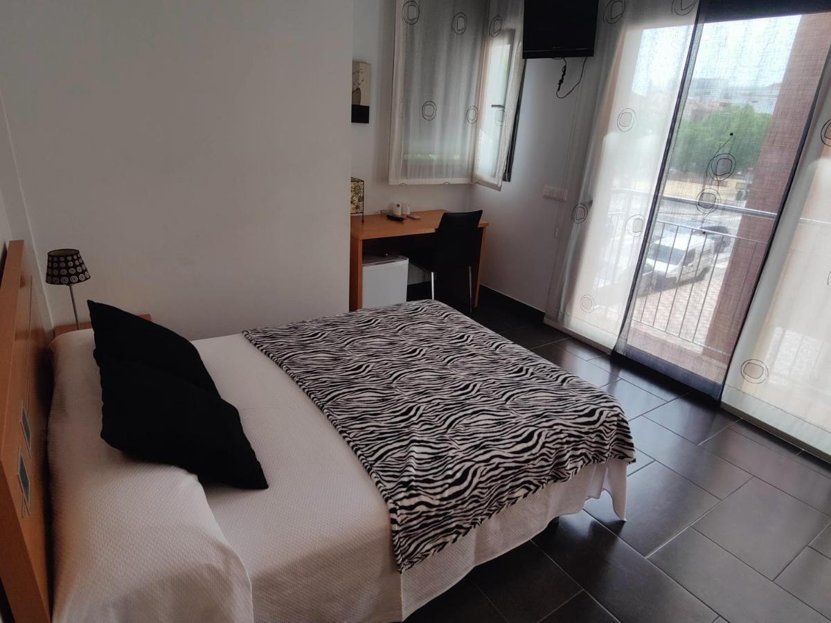 Hostal Manel Pineda de Mar Luaran gambar