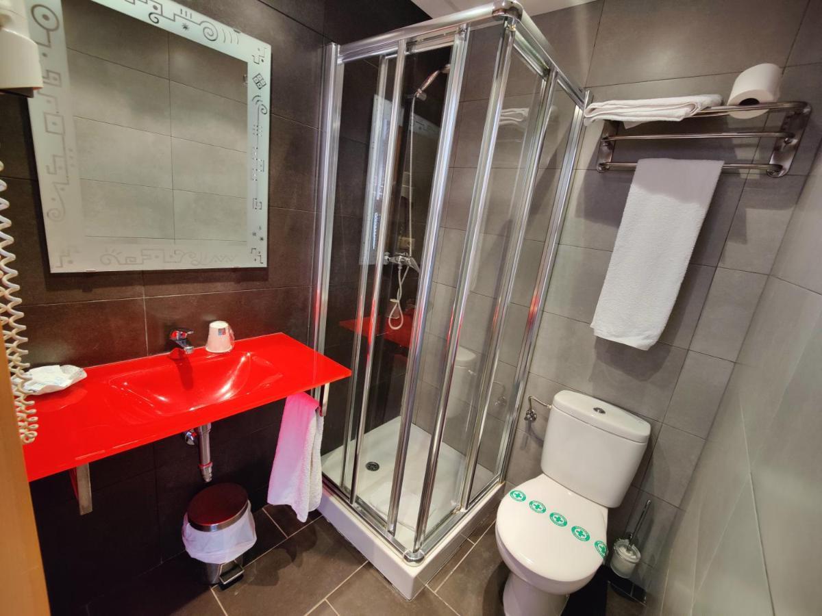 Hostal Manel Pineda de Mar Luaran gambar