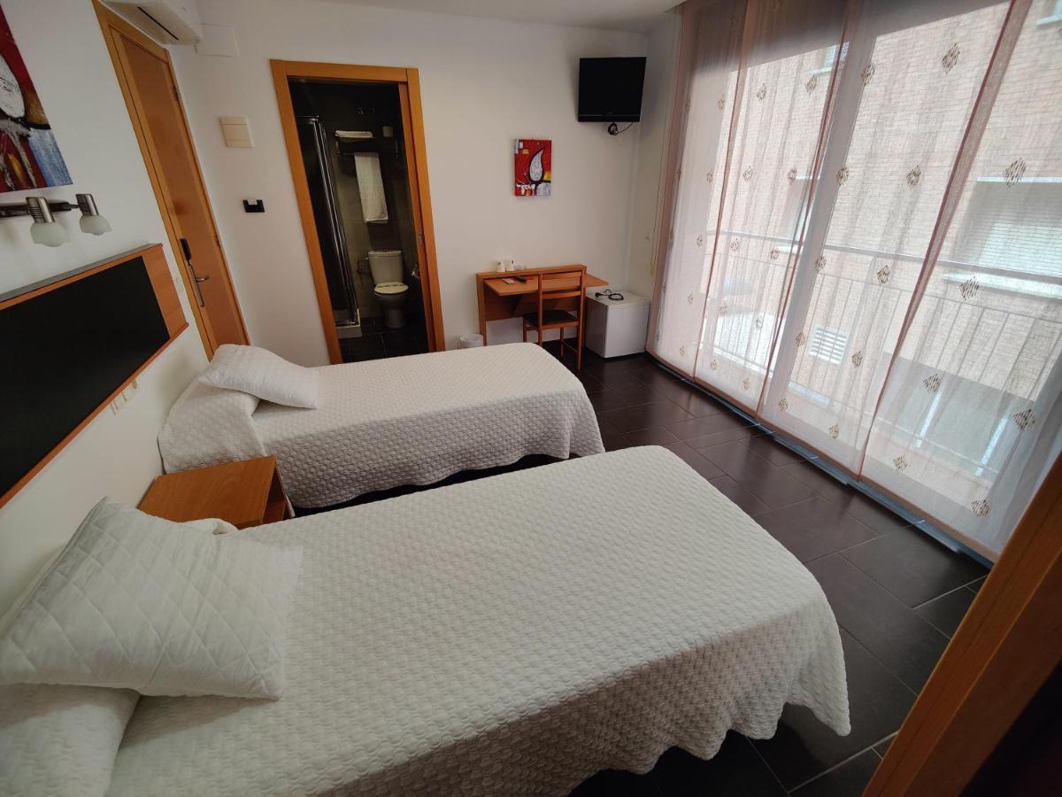 Hostal Manel Pineda de Mar Luaran gambar