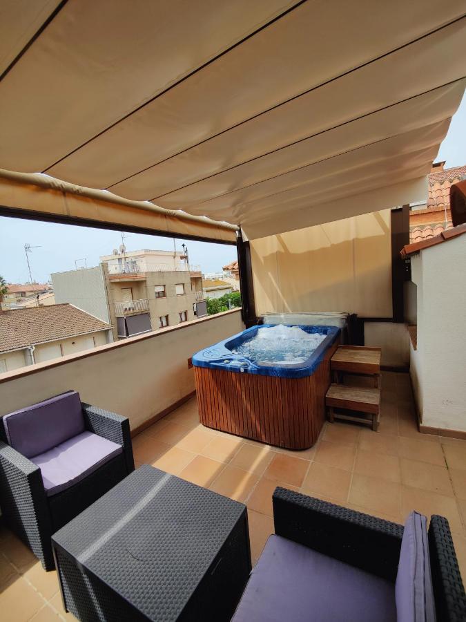 Hostal Manel Pineda de Mar Luaran gambar