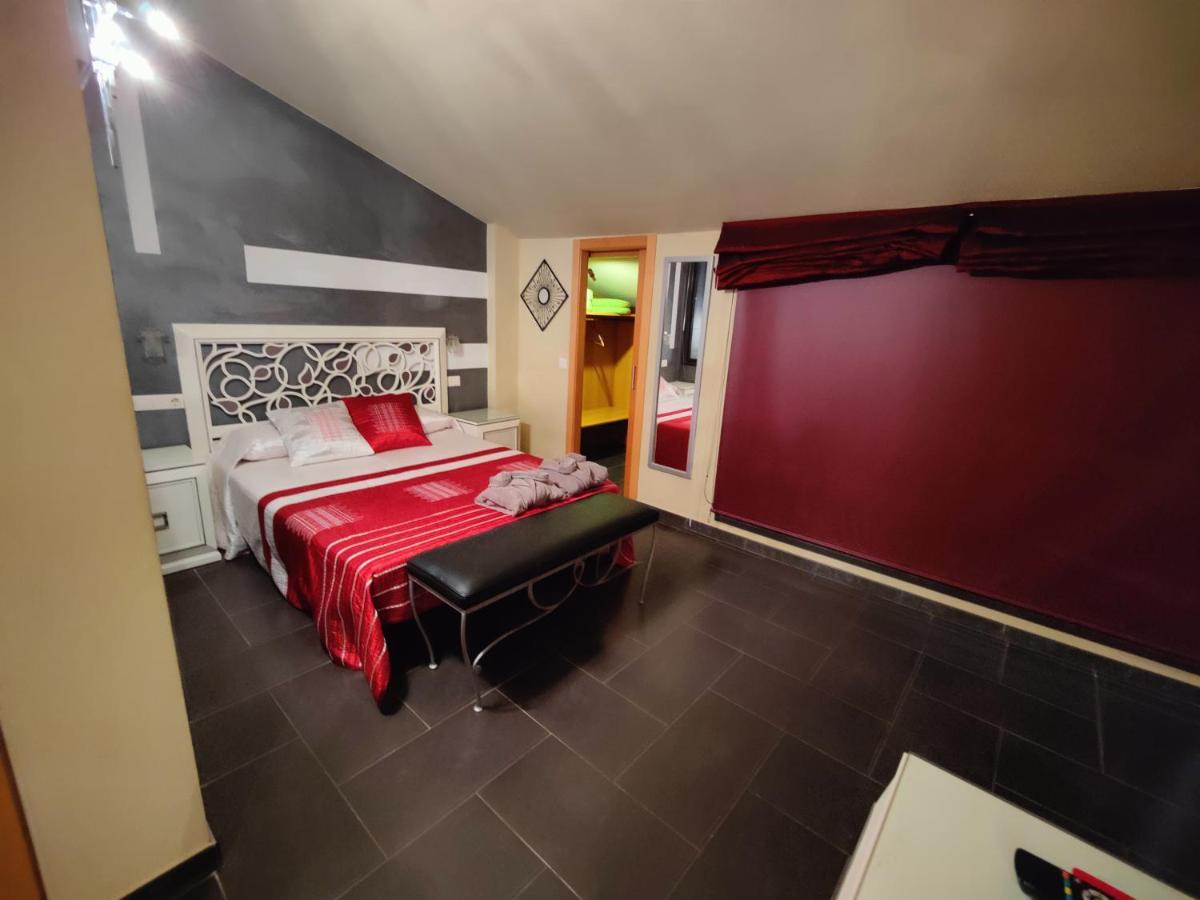 Hostal Manel Pineda de Mar Luaran gambar