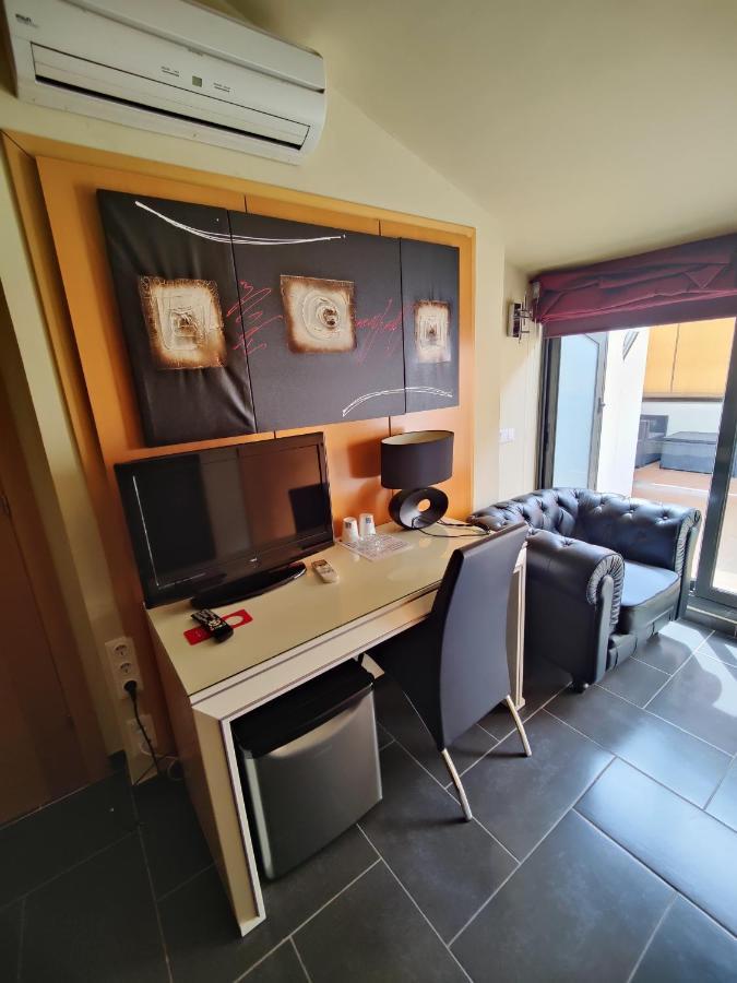 Hostal Manel Pineda de Mar Luaran gambar