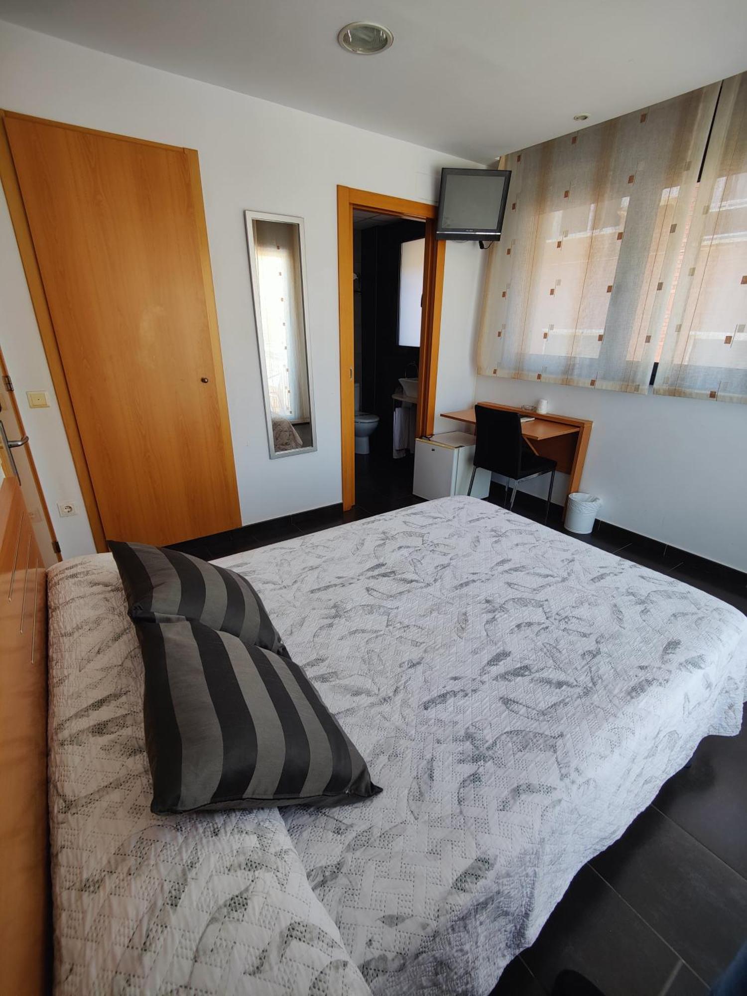 Hostal Manel Pineda de Mar Luaran gambar