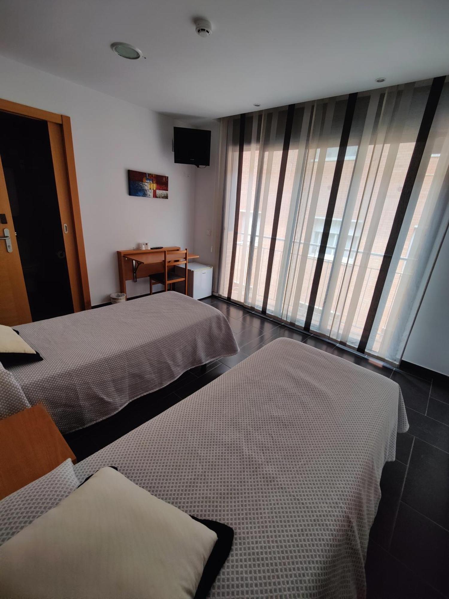 Hostal Manel Pineda de Mar Luaran gambar