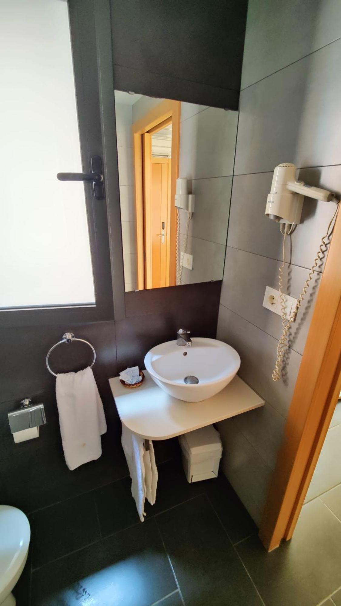 Hostal Manel Pineda de Mar Luaran gambar
