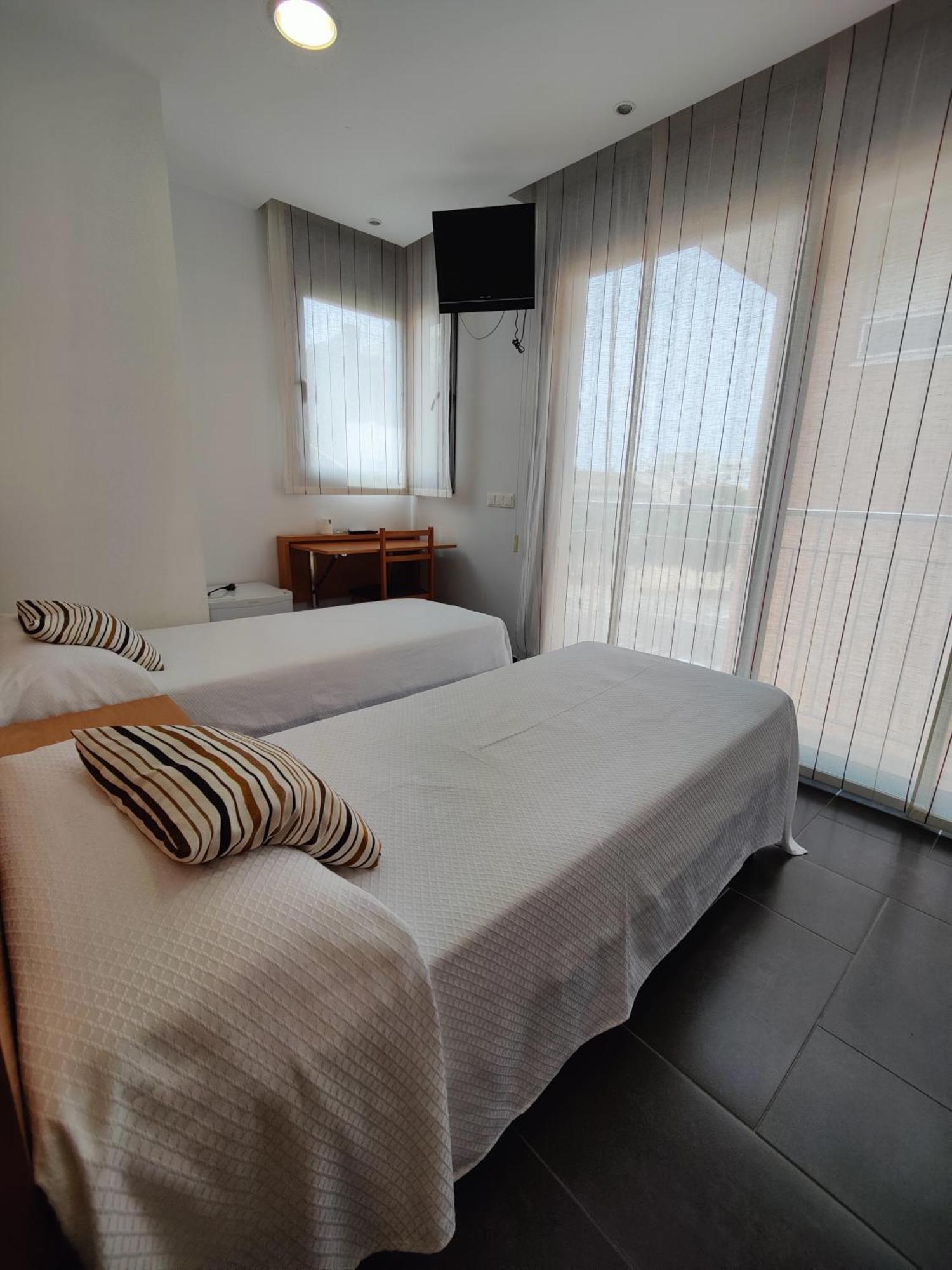 Hostal Manel Pineda de Mar Luaran gambar