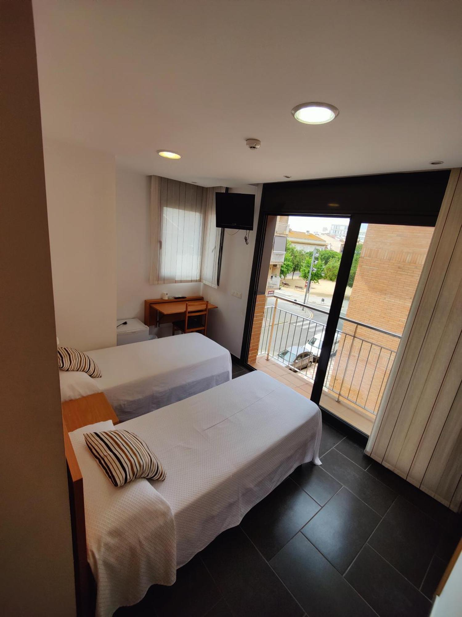 Hostal Manel Pineda de Mar Luaran gambar