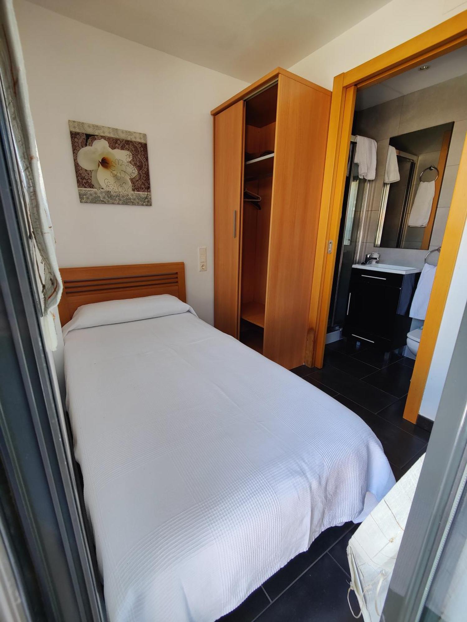 Hostal Manel Pineda de Mar Bilik gambar