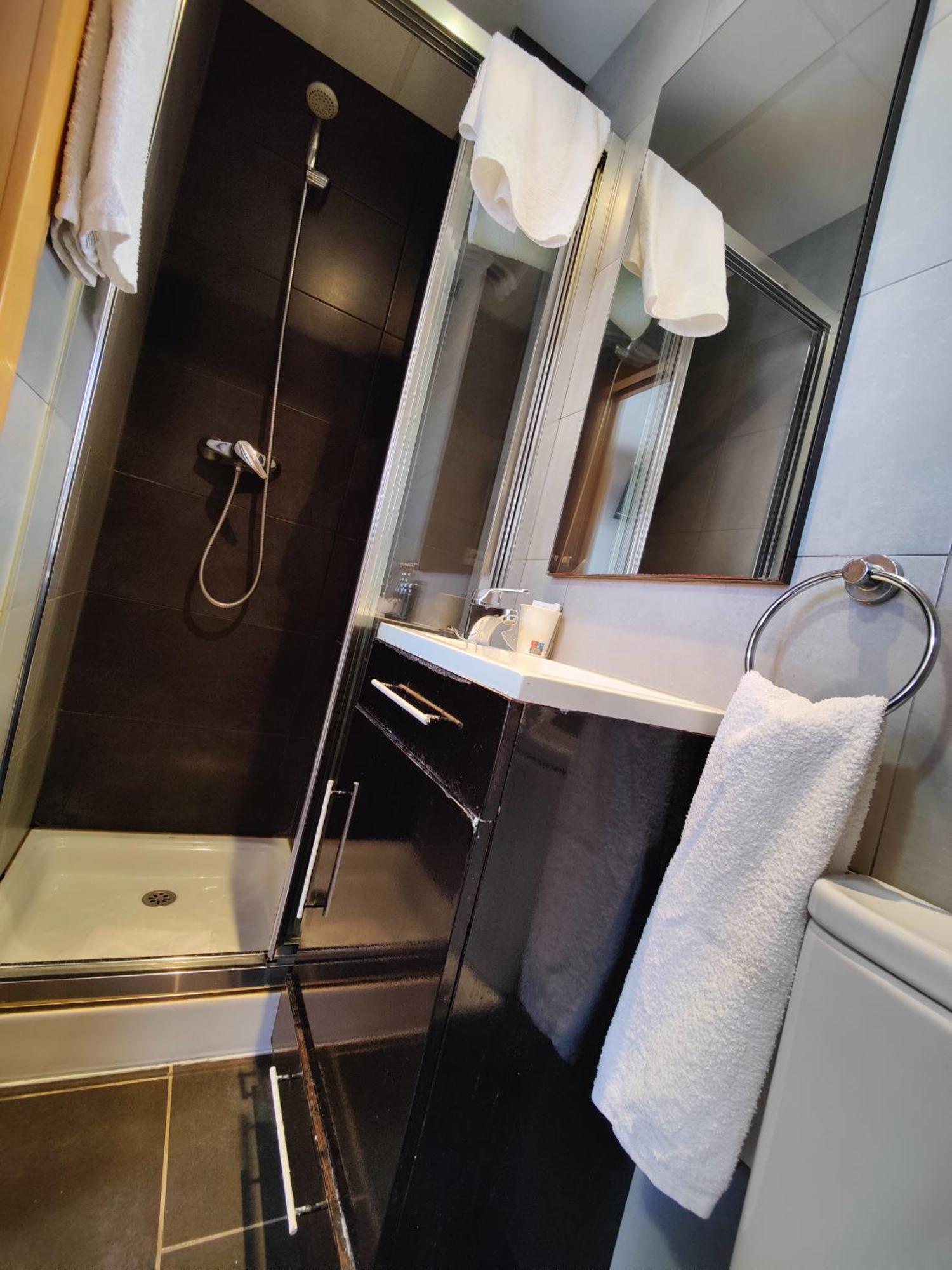 Hostal Manel Pineda de Mar Bilik gambar